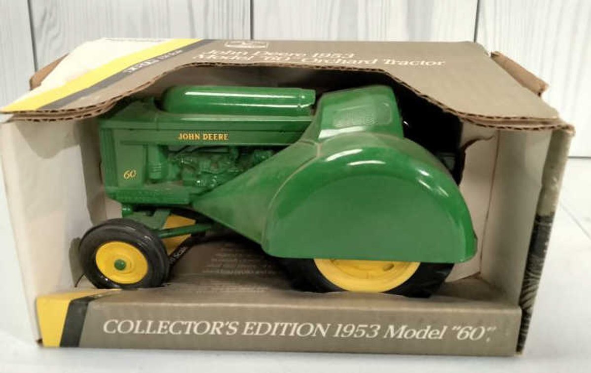 Ertl John Deere 1953 Model 60 Orchard Tractor