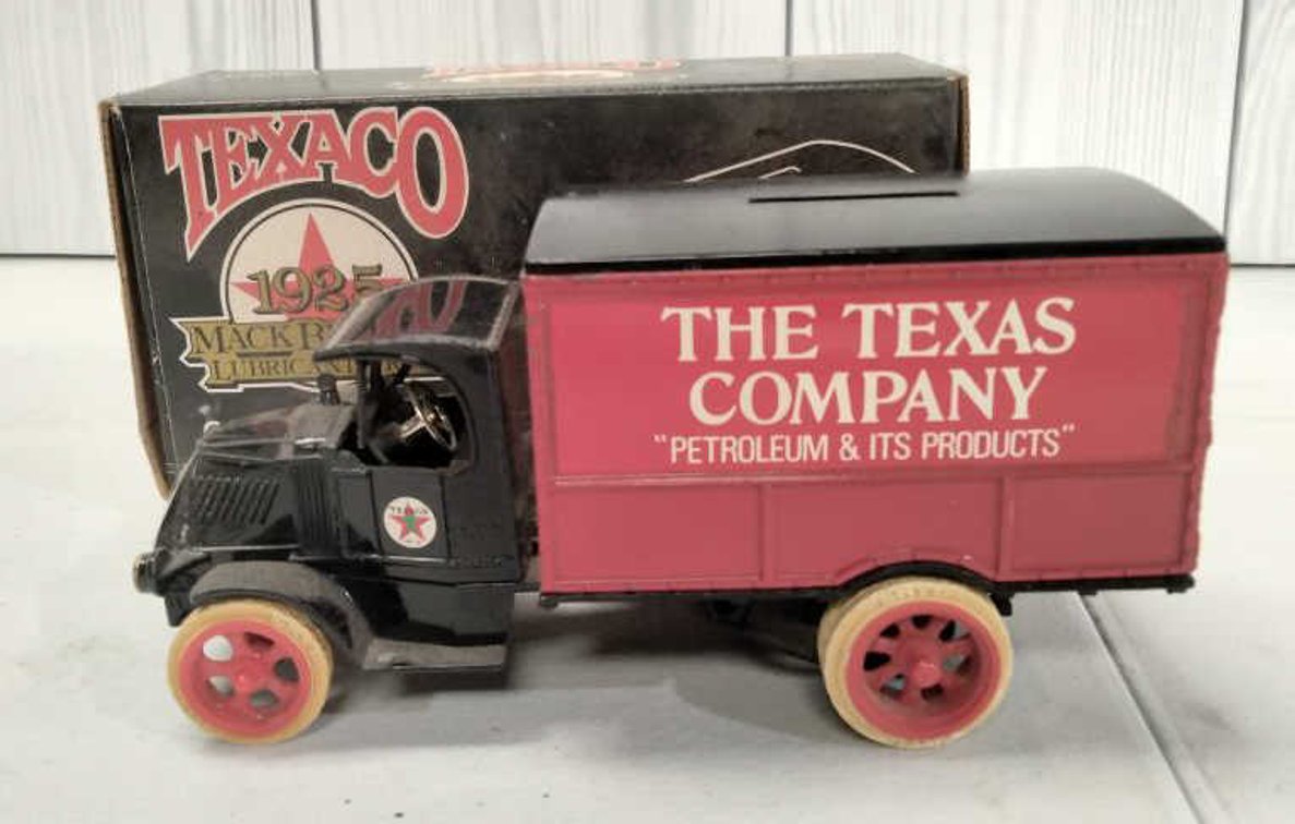 Ertl Texaco 19*25 Mack Bulldog Lubricant Truck
