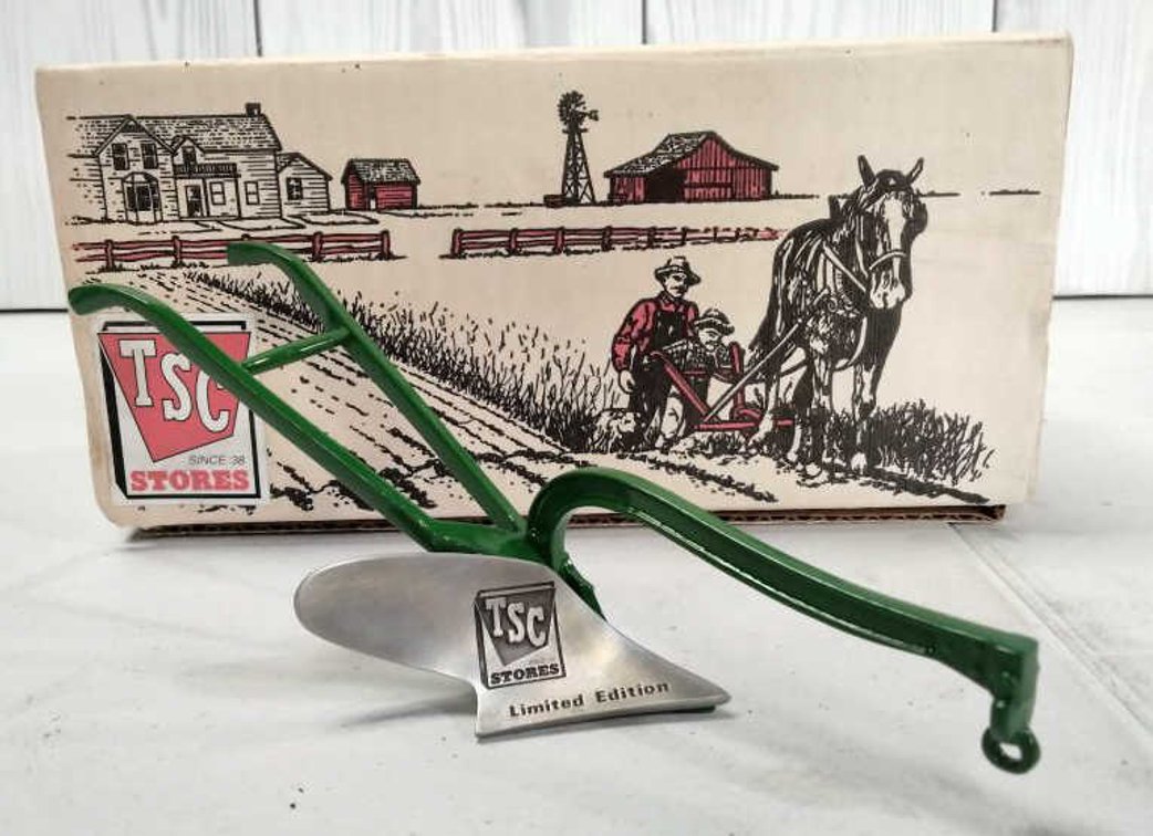 Tractor Supply Co. One Bottom Walking Plow - Green