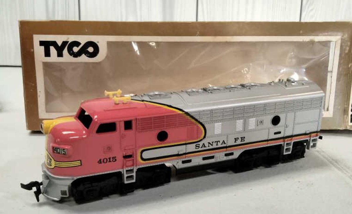 Tyco Santa Fe 4015 Model Train