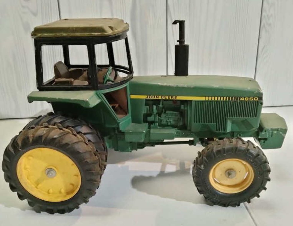 John Deer 4850 Model Tractor