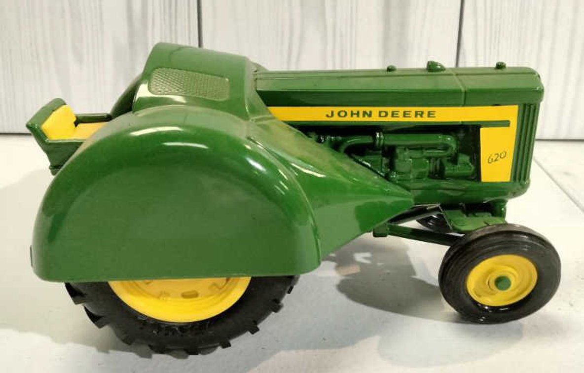 John Deere 620 Model Tractor
