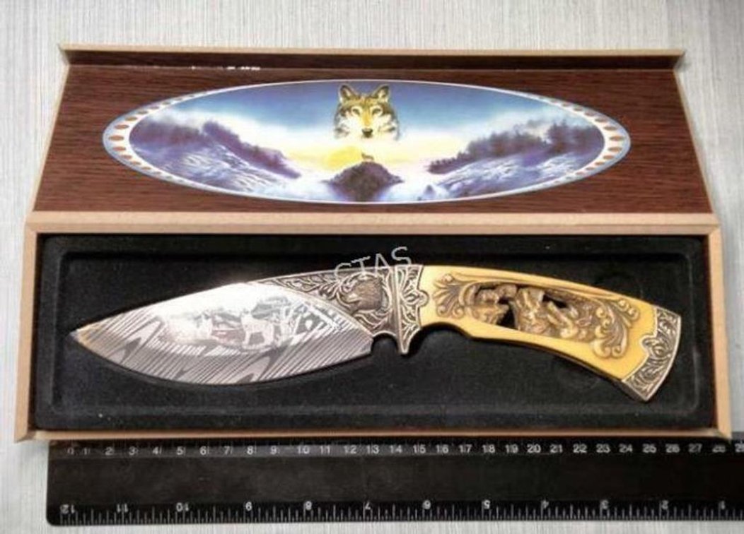 Wolf Collectible Hunting Knife