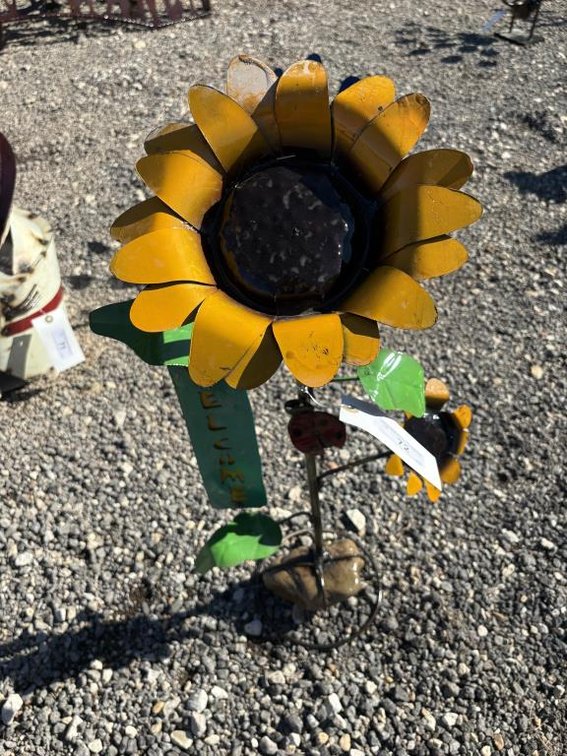 Metal Art- Sunflower w/ Ladybug Welcome Sign