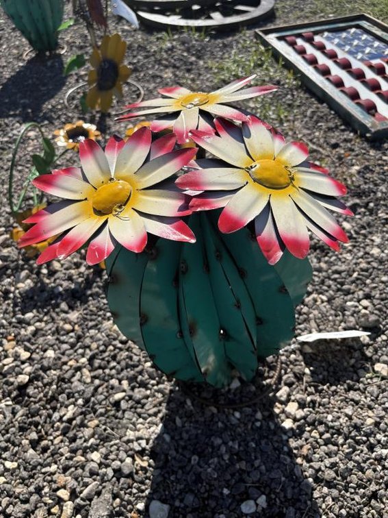 Metal Art- Short Cactus w/ Flowers