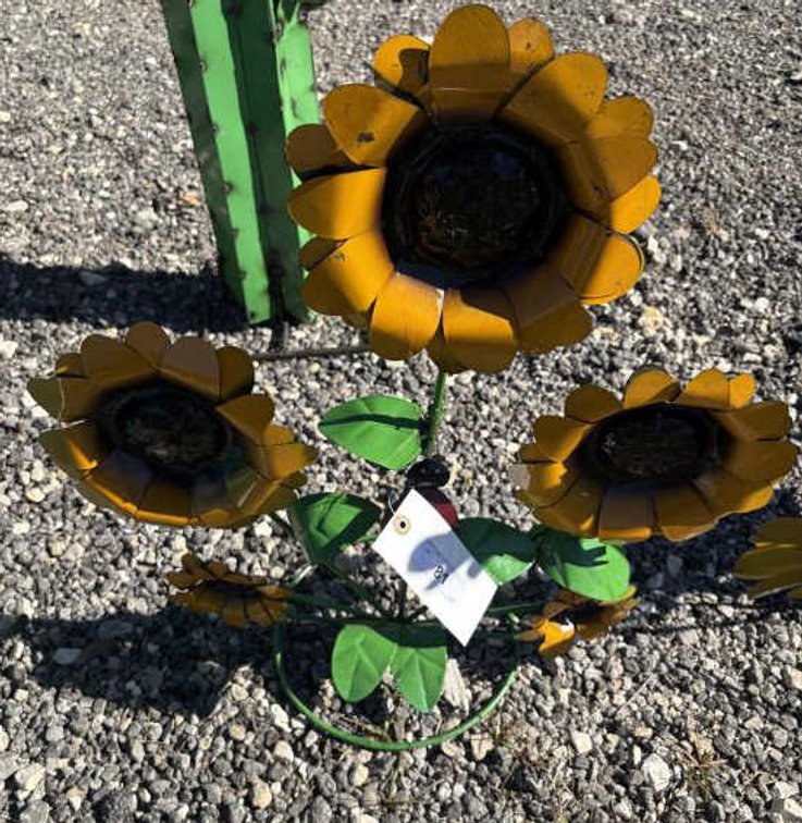 Metal Art- Sunflower w/ Ladybug
