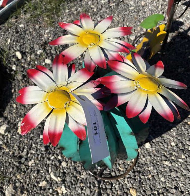 Metal Art- Cactus w/ Flowers