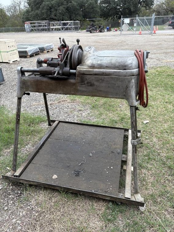 Rigid Pipe Threader On Stand