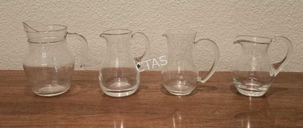 (4) Clear Pitchers / Creamers