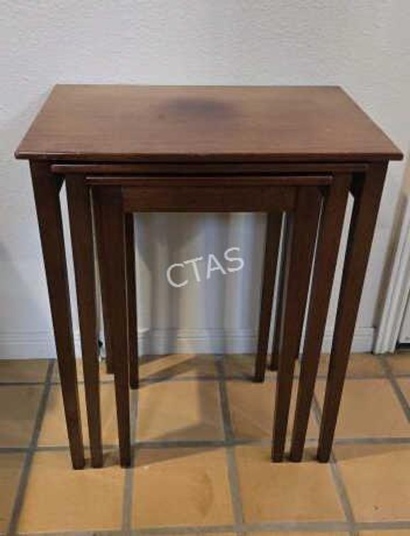 Mahogany Hepplewhite Repro. Nesting Tables