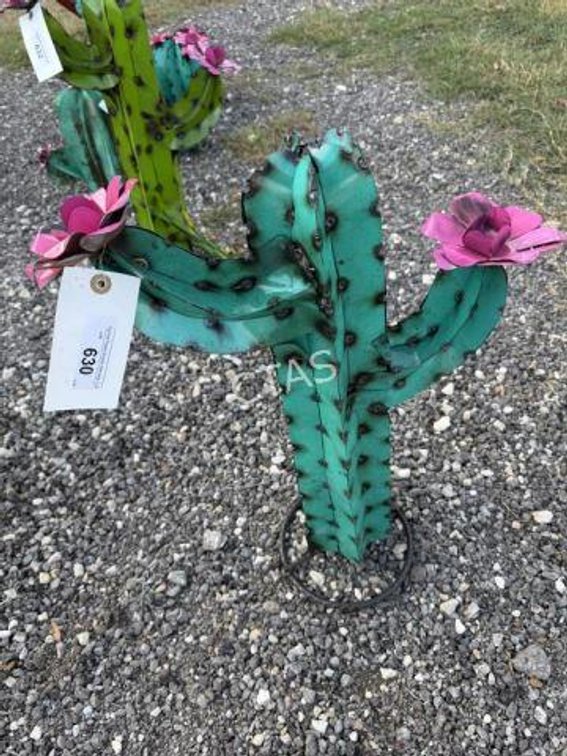 Metal Art - Small Cactus w/ Pink Flowers