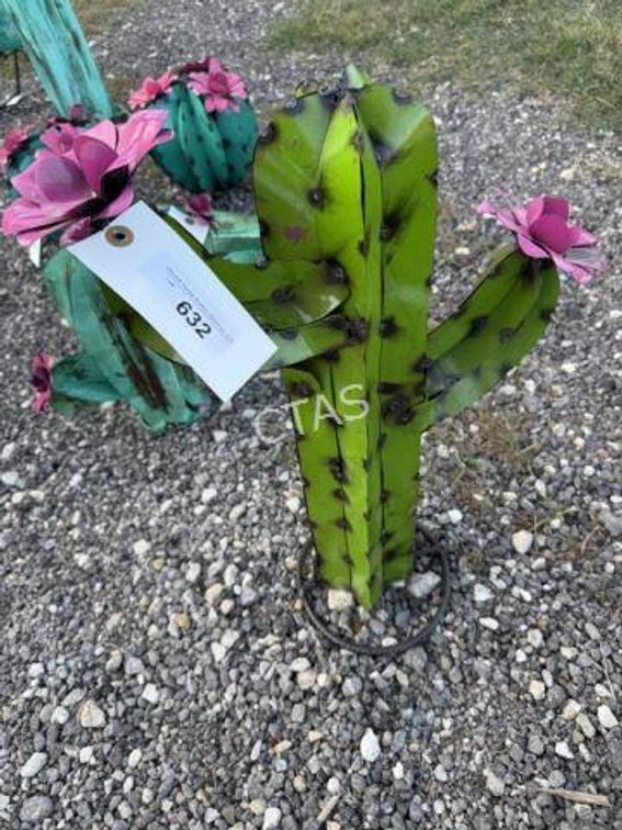 Metal Art - Small Green Cactus w/ Pink Flowers