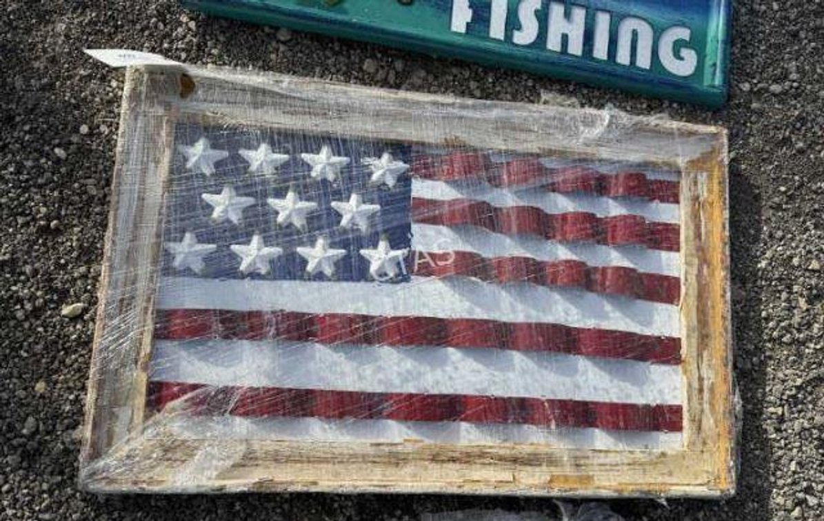 Metal Art - American Flag Hanging Sign