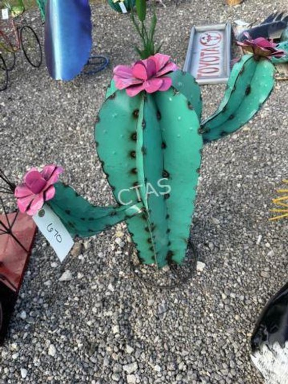 Metal Art - Medium Green Cactus w/ (3) Pink