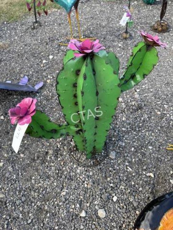 Metal Art - Medium Green Cactus w/ (3) Flowers