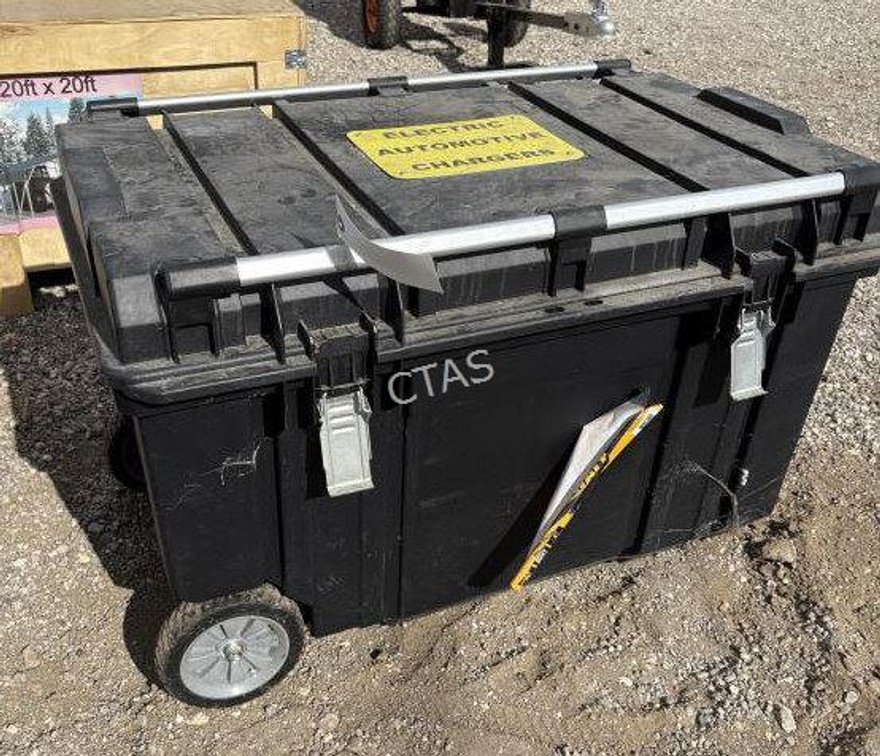 Large DeWalt Anti-Rust Tote w/ Wheels