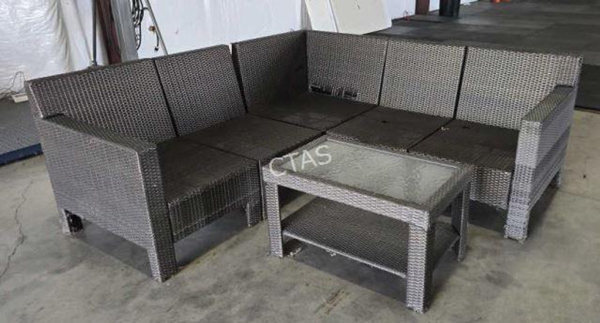 Hampton Bay Outdoor Sofa w/ Table
