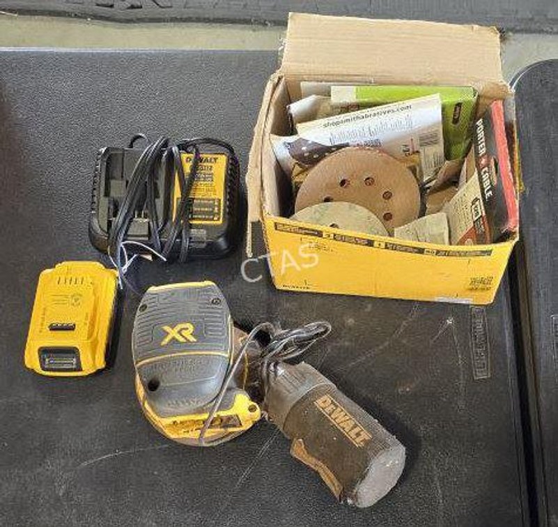 DeWalt DCW210 Random Orbit Palm Sander, Sanding