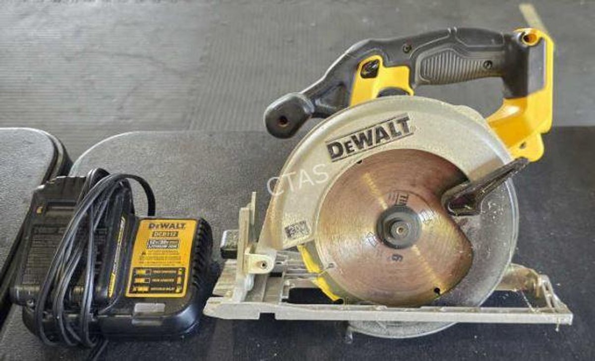 DeWalt DCS391 6-1/2" Cordless Circular Saw w/