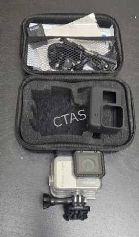 Go Pro 7 White w/ Case