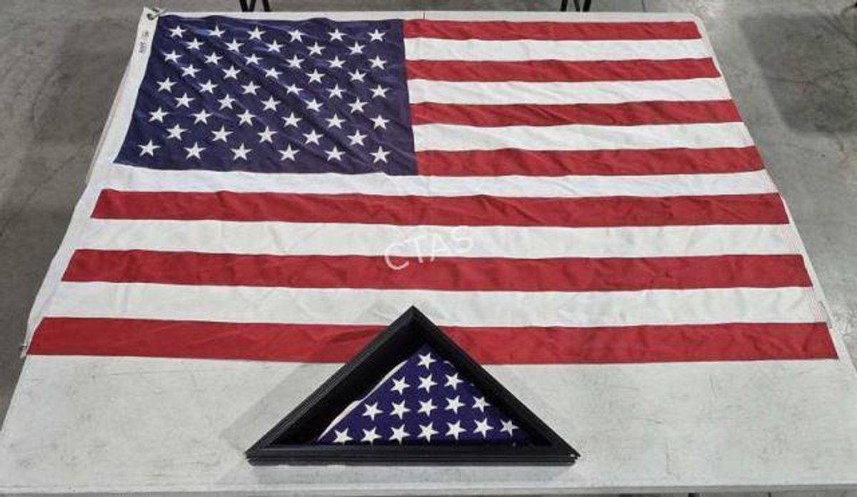 Annin Flag makers 48" x 70-1/2" American Flag &