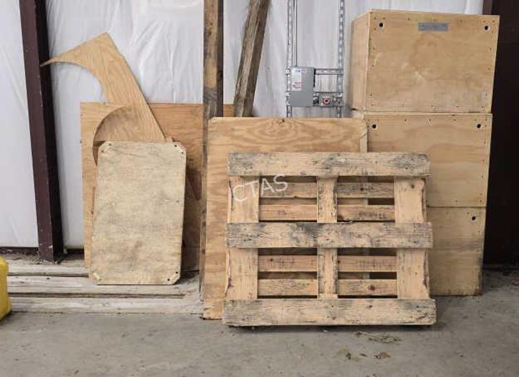 Wood Crates, Pallet, Posts & Scrap Wood