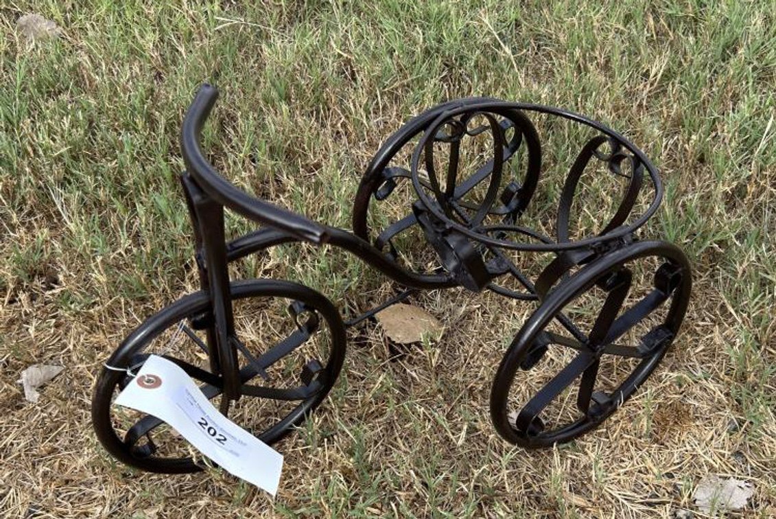 Metal Art - Small tricycle w/Pot Holder