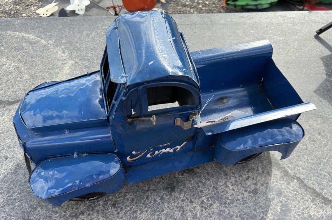 Metal Art - Ford Truck