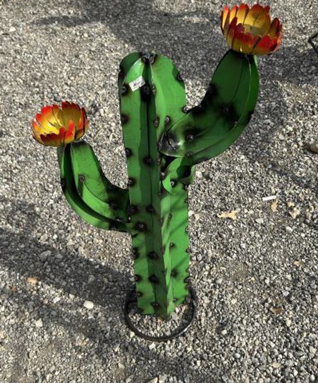 Metal Art - Small Cactus w/Yellow Flower