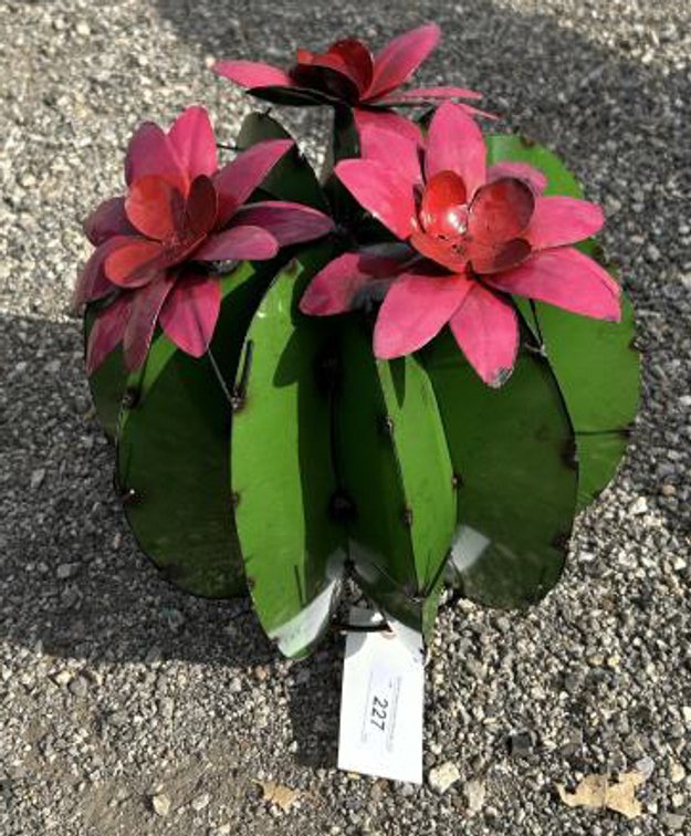 Metal Art - Small Cactus w/Pink Flower