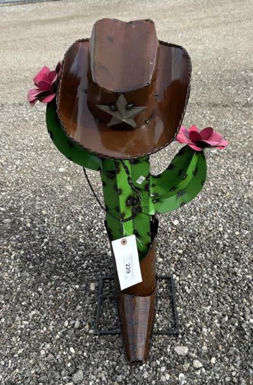 Metal Art - Small Cowboy Cactus w/ Pink Flowers
