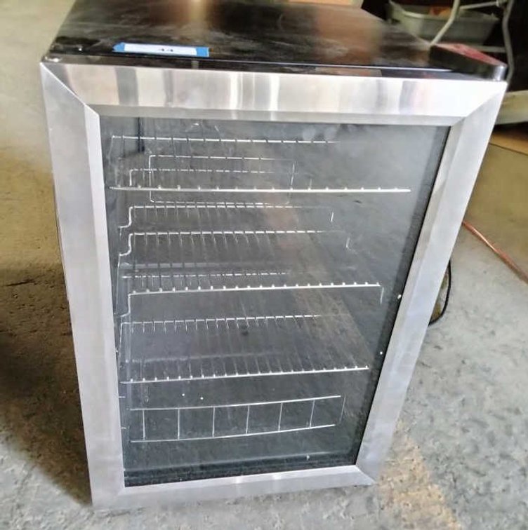 Edgestar Beverage Cooler - Model: BWC91SS