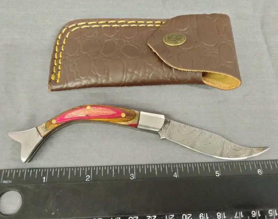 Damascus Fish-Shaped Pocket Knife w/Belt Holder