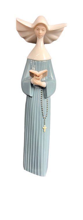 Lladro Porcelain Nun Holding Bible - 1987