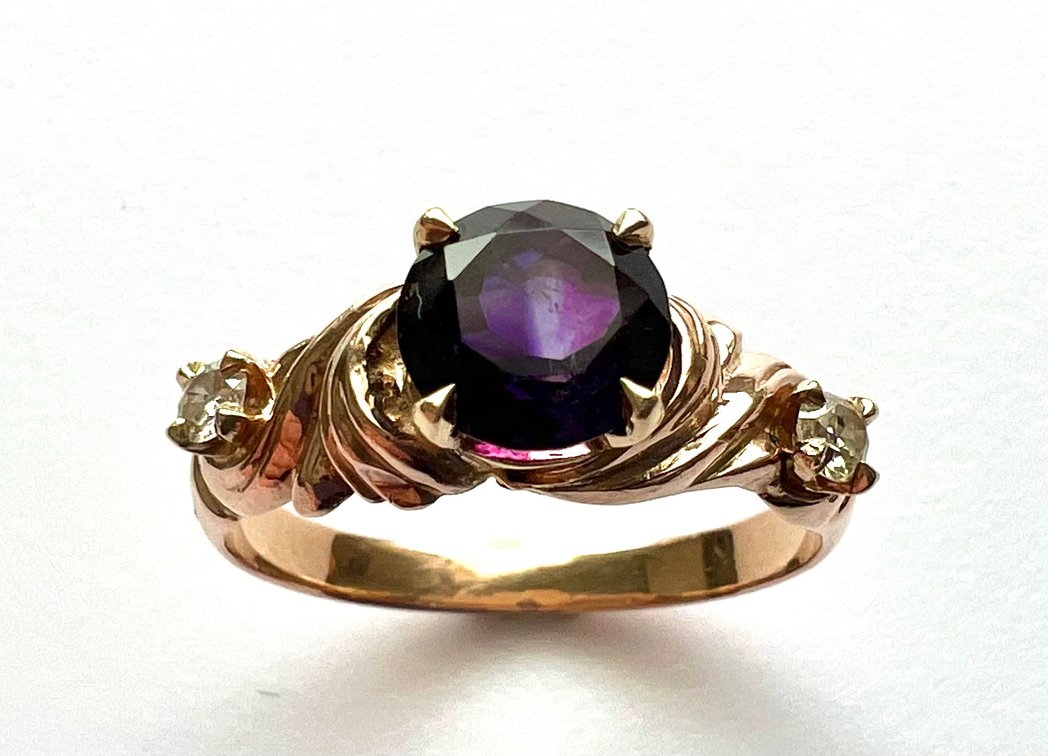 Antique 14K Yellow Gold, Amethyst & Two Diamonds Ring - Size 9