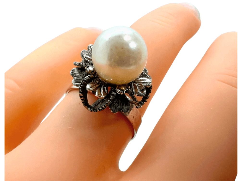 Vintage 18K White Gold Pearl Ring in Raised Setting - Size 6-1/4