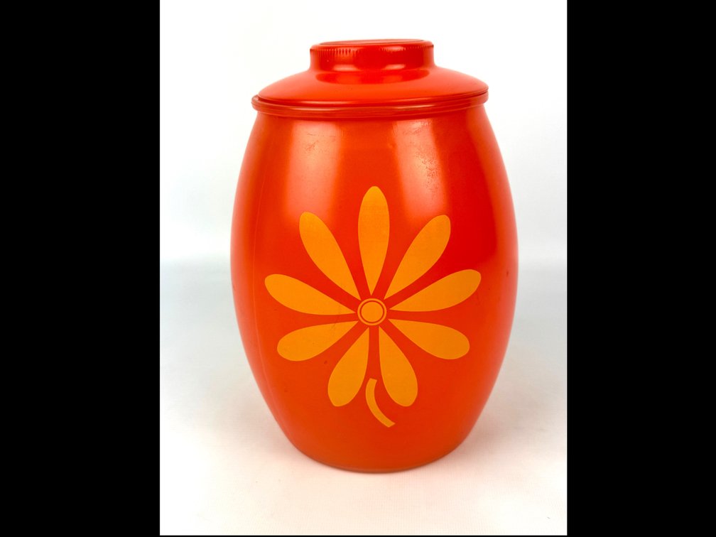 Image for Vintage Charm Part 2! Cookie Jars, Pottery, & Collectibles Online Auction