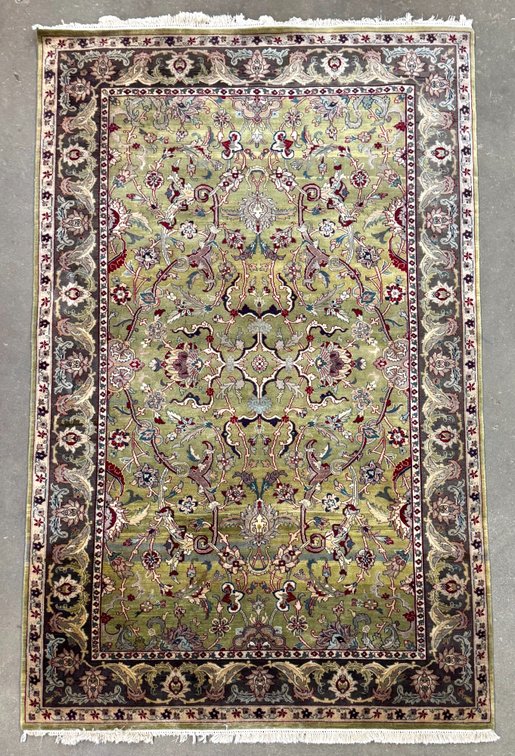 5'x9' Green Oriental Wool Rug