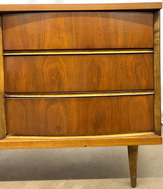 Image for Past & Present Finds Estate Auction: Vintage & Antique Treasures, Art, Furniture, Décor & More