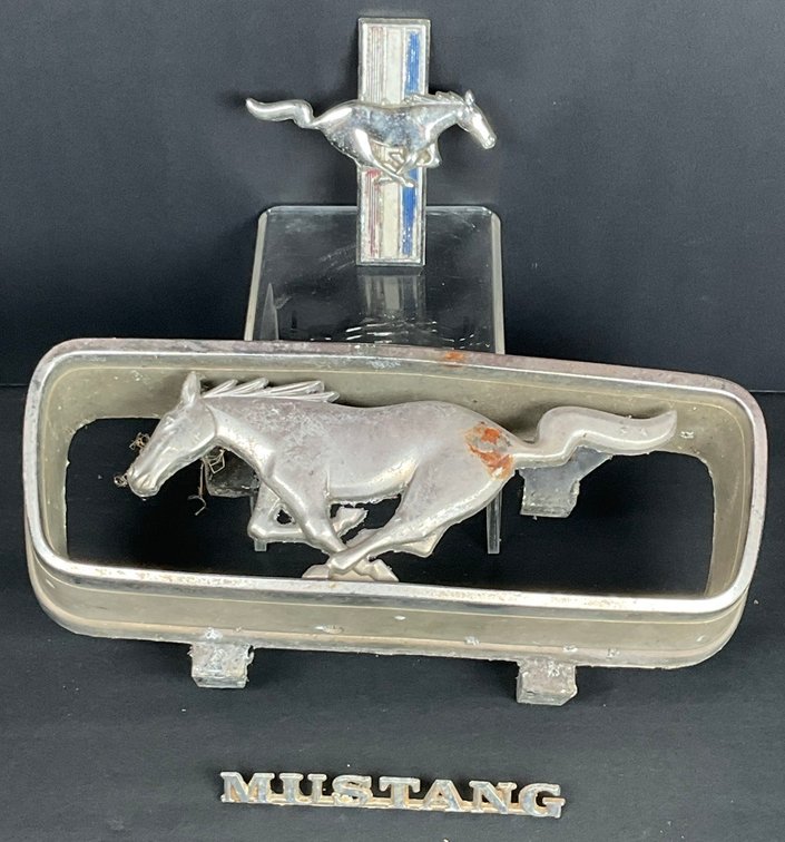Mustang Front Grill, Right Front and Fender Badge