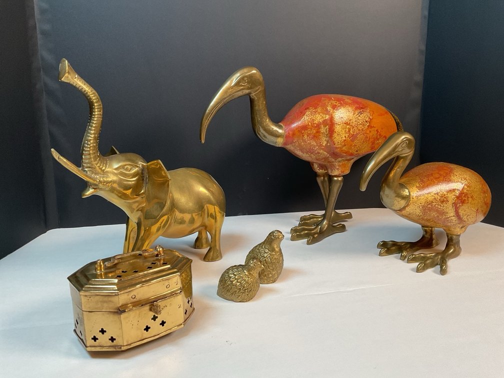 Image for ENT 415 - Mountaineer Manor: Ethan Allen, Gold Jewelry & WVU Collectibles