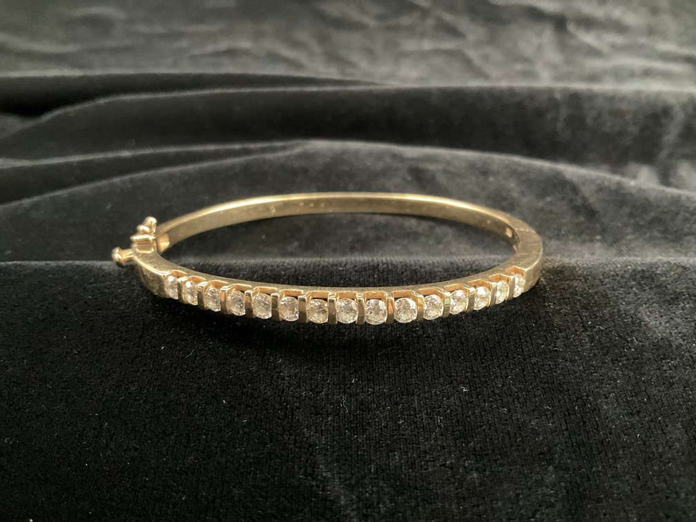 14K Gold & Diamond Bangle Bracelet