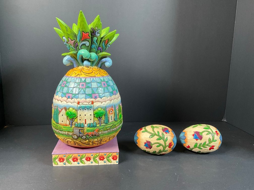 Vintage 2006 Heartwood Creek Jim Shore Welcome All Pineapple Figurine & Set of 2 Easter Eggs
