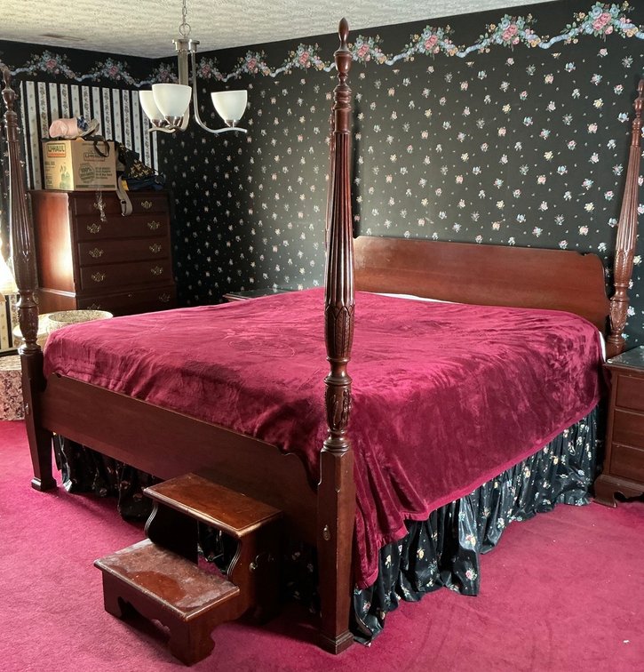 Cherry Pencil Post King Size Bed