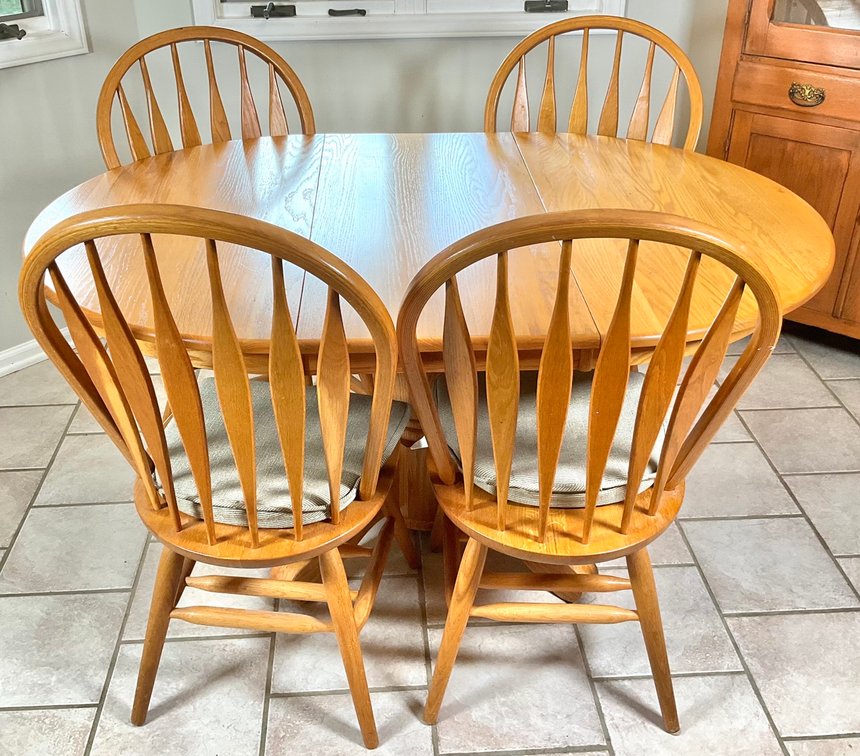Classic Kitchen Table & Chairs