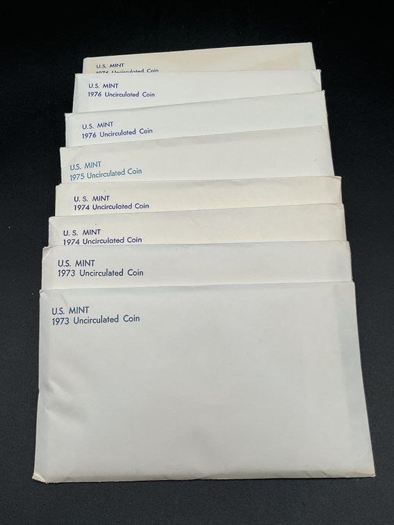 8 Mint Sets