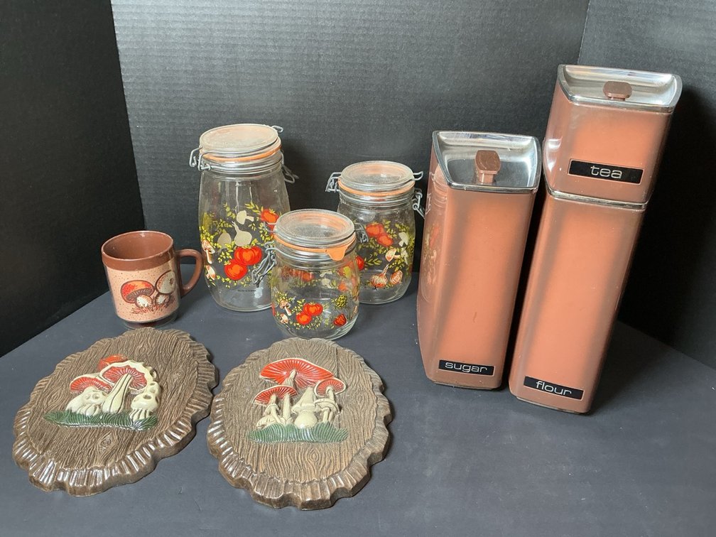 Vintage Retro Mushroom Wall Plaques, Arc France Spice Of Life Glass Canisters, Coffee Cup & Lincoln BeautyWare Brown Metal Canisters