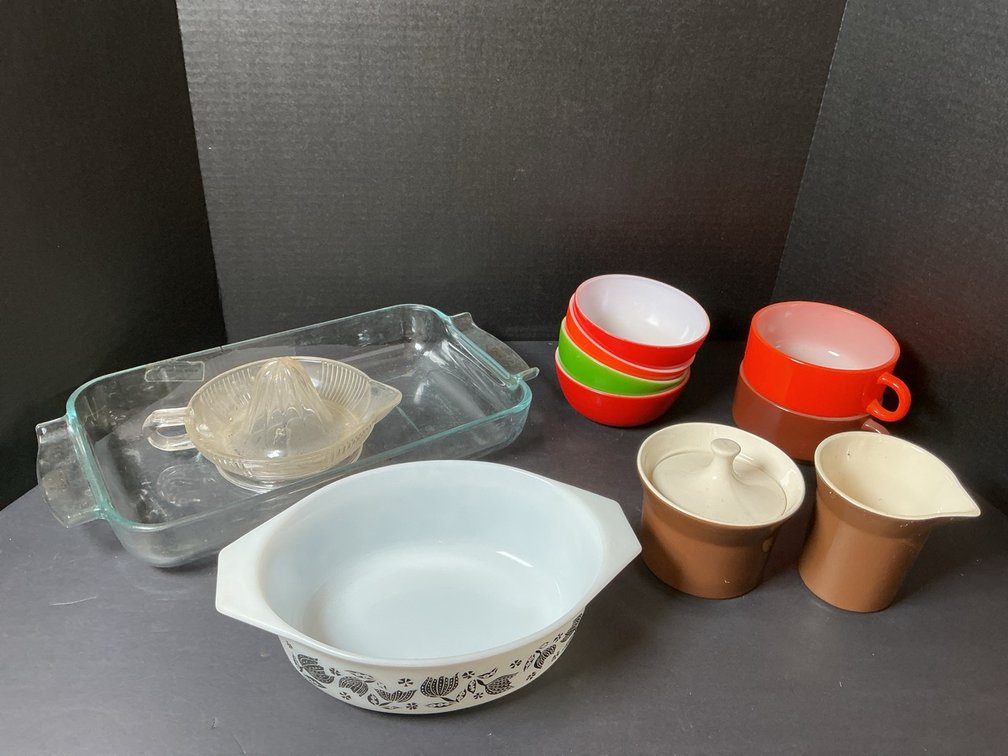 Vintage Pyrex 043 Black Tulip Cinderella 1 1/2 Qt Oval Casserole Dish, Hazelnut Atlas Retro Colored Bowls, Glassbake Soup Bowls, Creamer/ Sugar & More