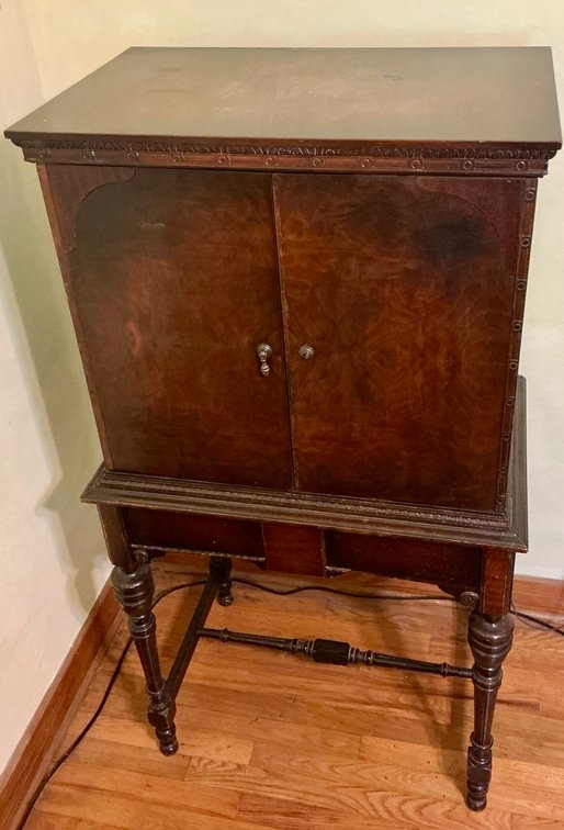 Vintage 1928 RCA Radiola 18 Radio Receiver In A Mahogany Floor Cabinet With A Decorative Circular Grill