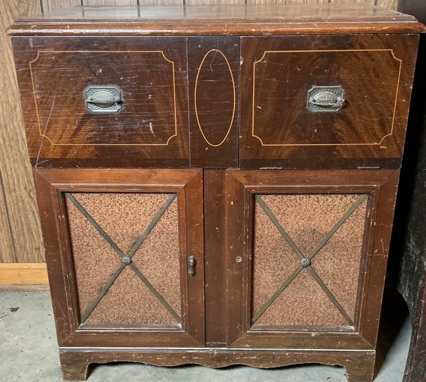 Vintage Silvertone Turntable and Radio